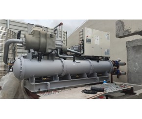 購物廣場中央空調(diào)冷水機(jī)組安裝案例